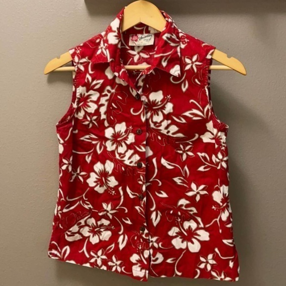 Hilo Hattie Sleeveless Hawaiian Button Down shirt